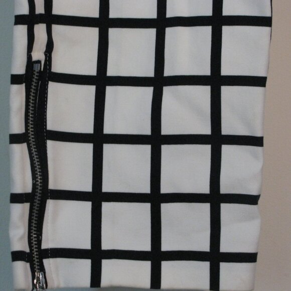 Black Label by Chicos Size 1.5 Large Black White Windowpane Ankle Zipper Leg - Picture 3 of 7